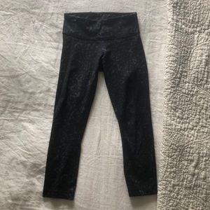 Lululemon black and grey Capris